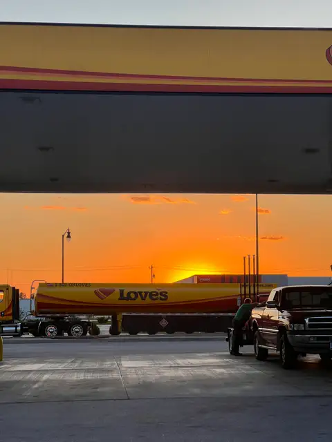 Roadside sunsets hit different.